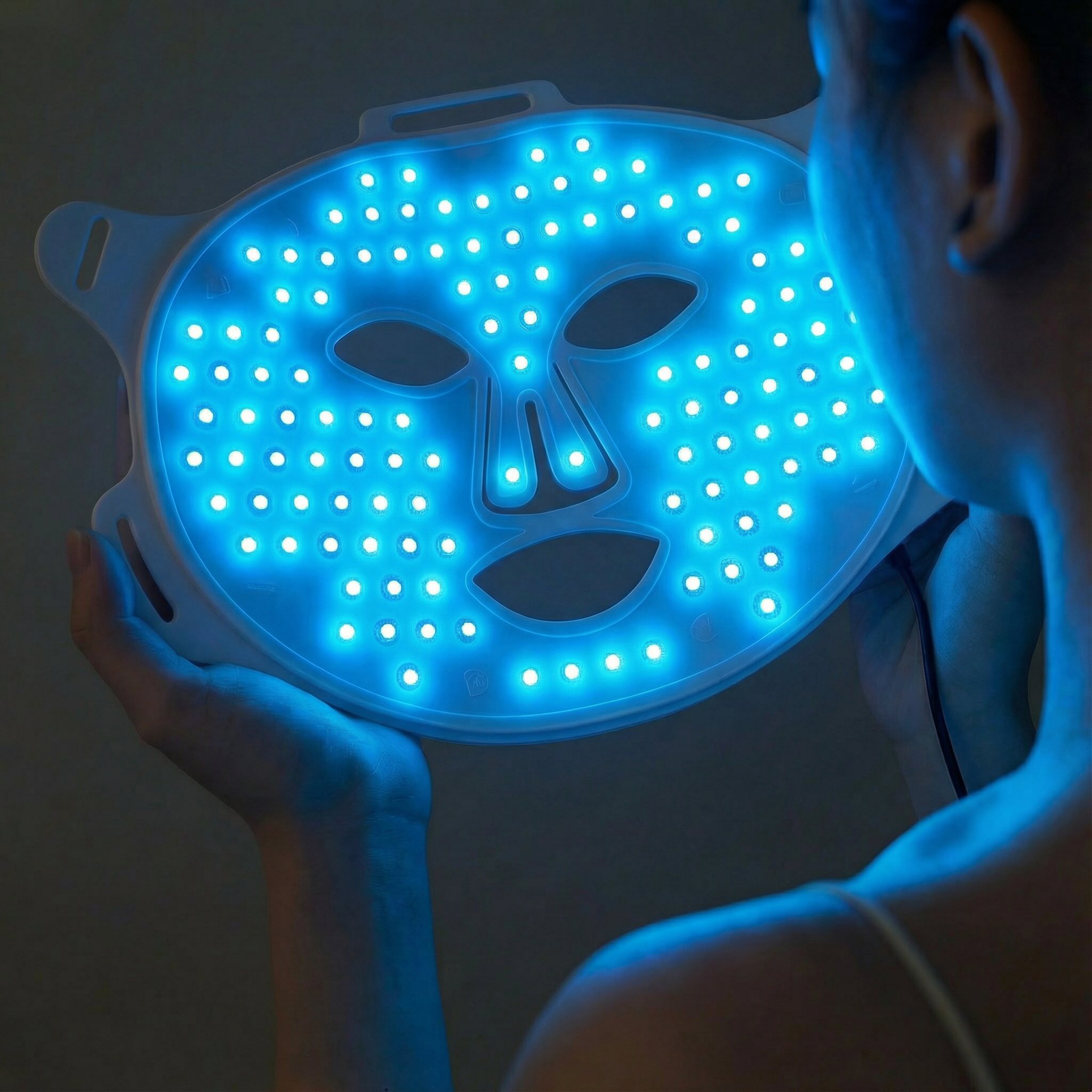 Blått ljus (415 nm) och akne – vad säger forskningen?